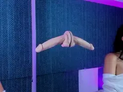 Amateur Nude Webcam of LeaMoreau