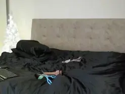 Amateur Nude Webcam of -YUMMYBABES-