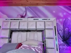 Amateur Adult Webcams of emili_clark