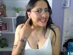 Amateur Live Sex Cam of chantal_adams0