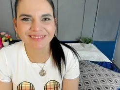 Amateur Adult Webcams of laura_hotties