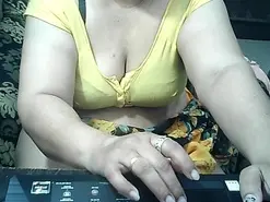 Amateur Nude Webcam of indianbhabi40