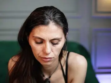 Bongacams Live Porn of LucyBook
