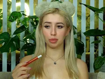 Bongacams Nude Webcam of MiaLiaHot