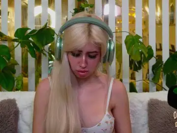 Bongacams Watch Live Sex Cams of MiaLiaHot