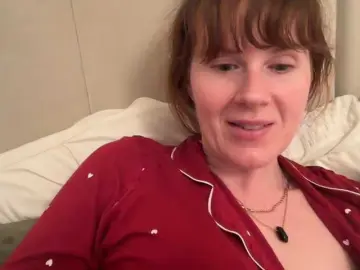 Bongacams Watch Live Sex Cams of REDHEADROSIE
