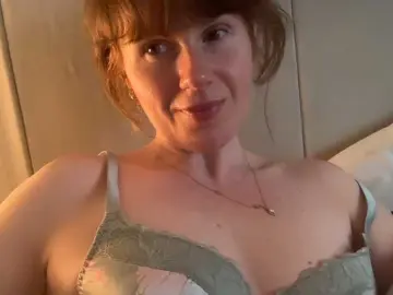 Bongacams Watch Live Sex Cams of REDHEADROSIE