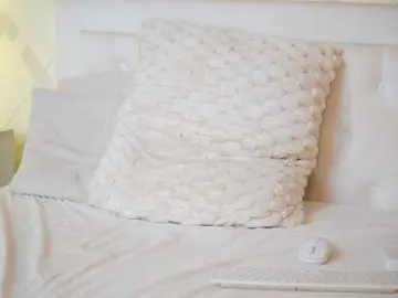 Bongacams Watch Live Sex Cams of AlessiaPlay