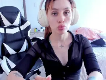 Bongacams Free Porn Cam of RevySadashiTrue