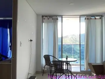 Bongacams Watch Live Sex Cams of RevySadashiTrue