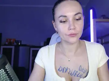 Bongacams Adult Webcam of QWEENII