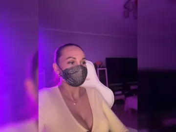 Bongacams Free Live Porn of QWEENII