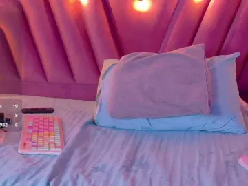 Bongacams Nude Webcam of cutepetitee