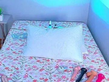 Bongacams Free Porn Cam of cutepetitee