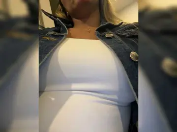 Bongacams Live Sex Cam of EmilyLeah