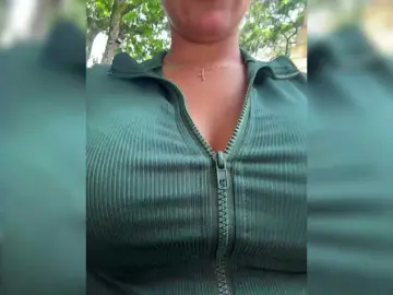 Bongacams Sex Cam of EmilyLeah