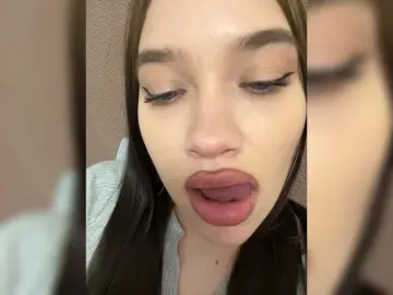 Bongacams Private Sex Chat of Glossmixdoll