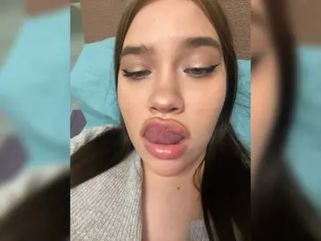 Bongacams Nude Webcam of Glossmixdoll