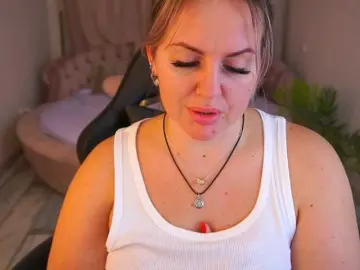 Bongacams Live Sex of KiraCandyS
