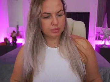 Bongacams Free Live Porn of KiraCandyS