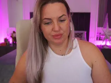 Bongacams Live Sex Cam of KiraCandyS