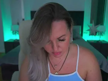 Bongacams Adult Video Chat of KiraCandyS