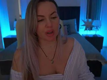 Bongacams Adult Webcam of KiraCandyS