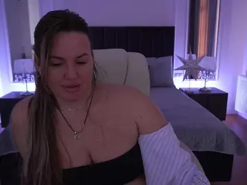 Bongacams Free Live Porn of KiraCandyS