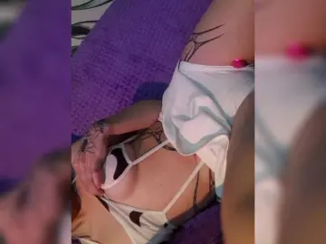 Bongacams Watch Live Sex Cams of BattyGothic02