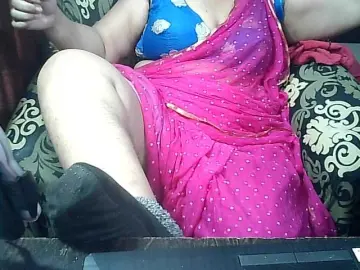 Bongacams Sex Cam of Indianbhabhimilf40