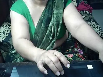 Bongacams Sex Cam of Indianbhabhimilf40