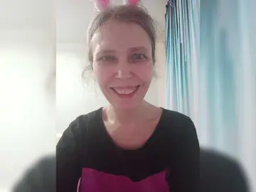 Bongacams Live Sex Cam of -queen-margo-