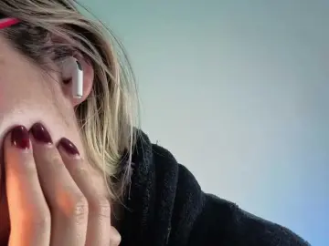 Bongacams Watch Live Sex Cams of Charlotte-glasses