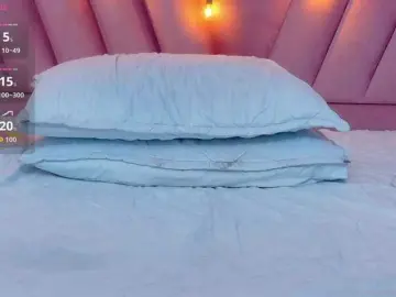 Bongacams Nude Webcam of horny18girl