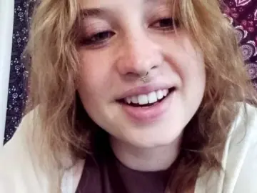 Bongacams Live Sex Cam of AdalynGlow