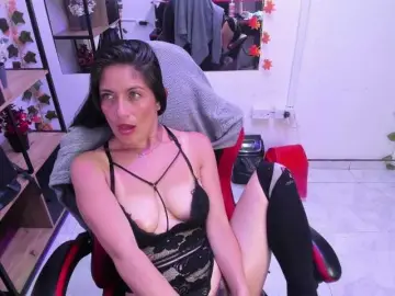 Bongacams Private Sex Chat of sara-squirtt