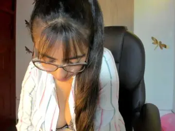 Bongacams Watch Live Sex Cams of Isabella221