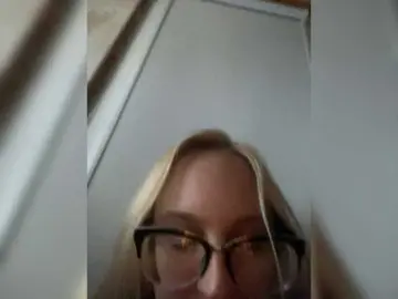 Bongacams Watch Live Sex Cams of purplefoxy888