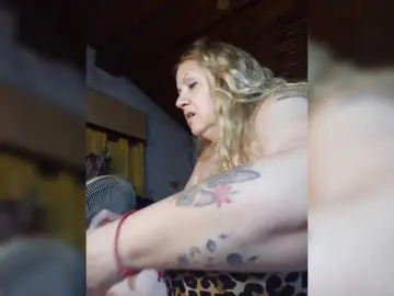 Bongacams Free Live Porn of HOTBABYSUCKS1