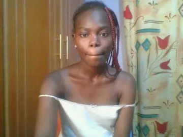 Bongacams Sex Cam of Sweet-petite