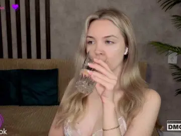 Bongacams Nude Webcam of Hollywww