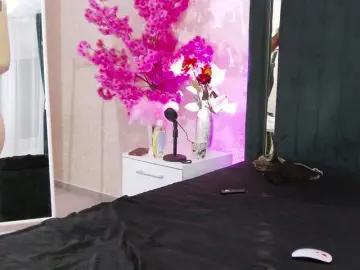 Bongacams Watch Live Sex Cams of MelaniaJade