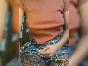 Bongacams Live Sex Cam of Petite-mpenzi