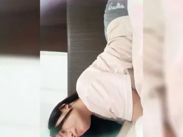 Bongacams Nude Webcam of candicelovee