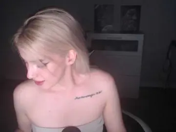 Bongacams Watch Live Sex Cams of KissMeSlow-
