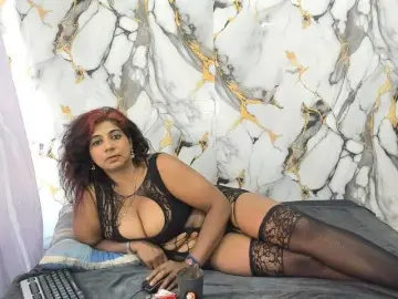 Bongacams Watch Live Sex Cams of indianerotica69