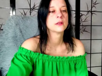 Bongacams Free Porn Cam of SweetLongLips