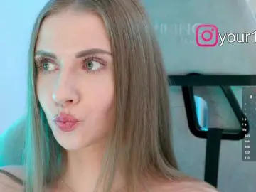 Bongacams Adult Webcam of -VikkiL0vesCheese-