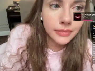 Bongacams Live Porn of -VikkiL0vesCheese-