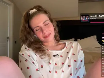 Bongacams Free Live Porn of -VikkiL0vesCheese-